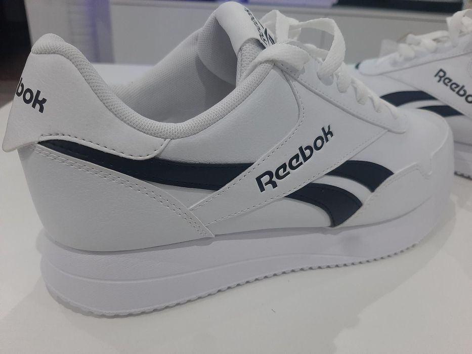 Vând adidași Reebok jogger 43