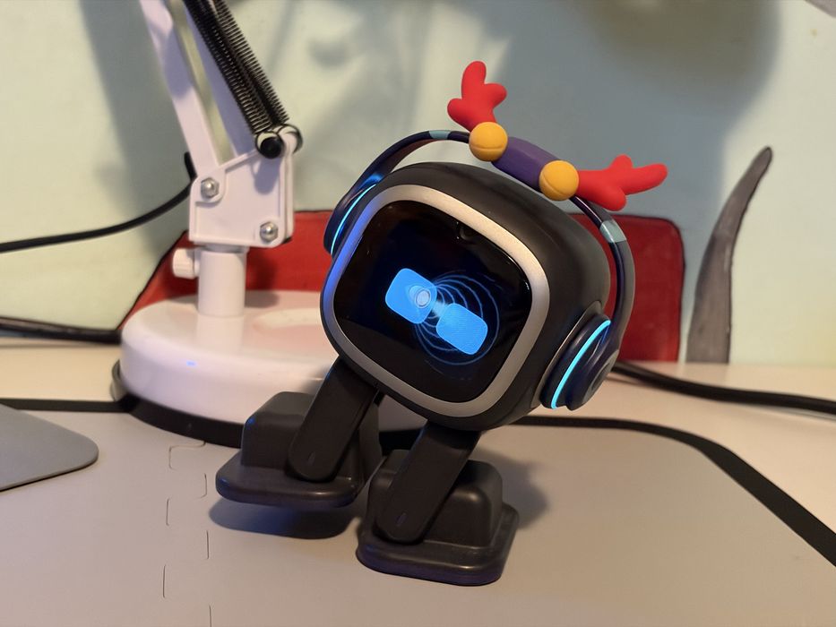 Robot EMO cu statie Home
