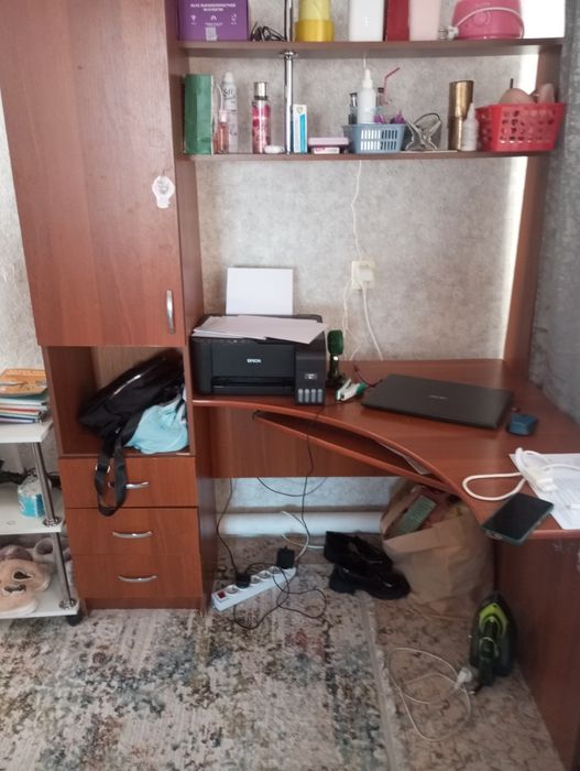Продам компьютерный стол