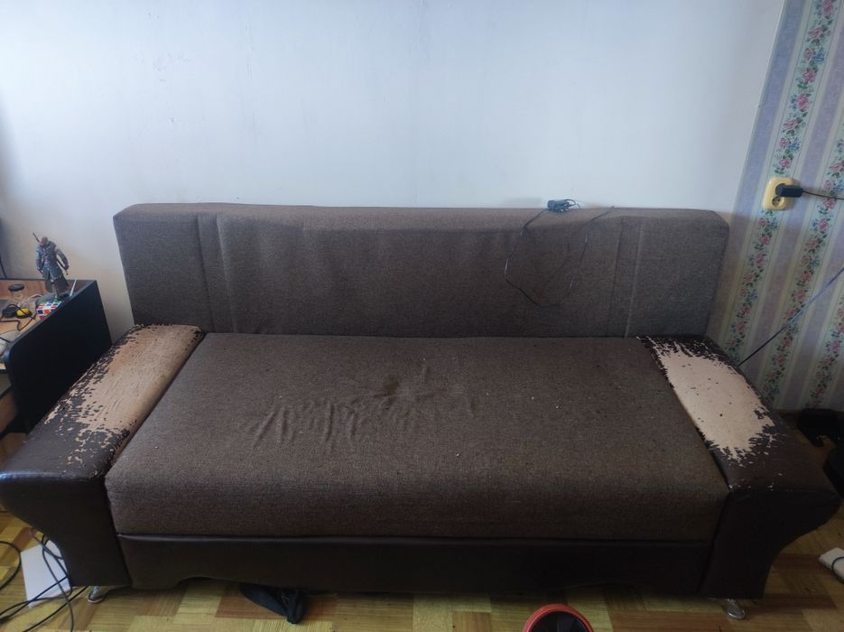 Отдаю даром тахту