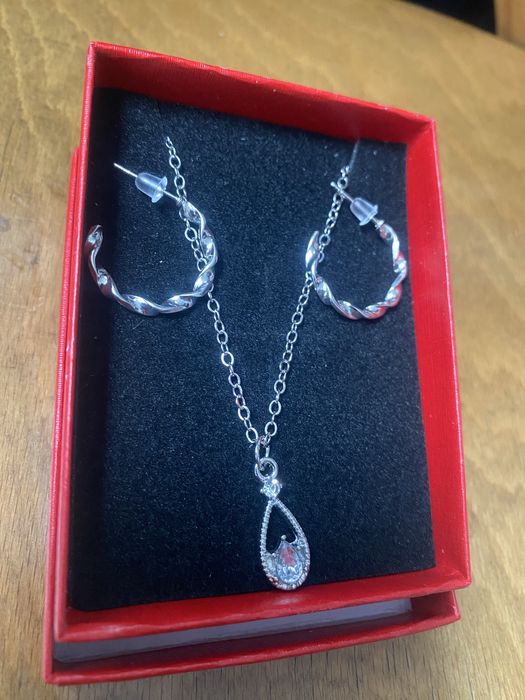 Lantisor si cercei,set