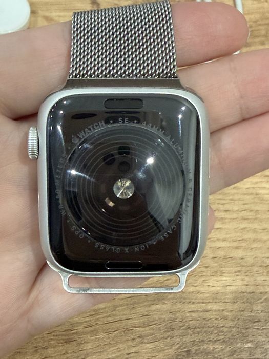Продам Apple watch se