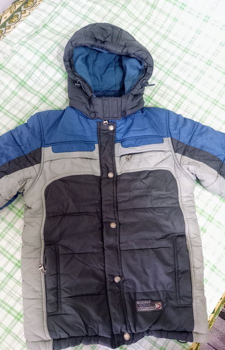 Продам куртки на мальчика