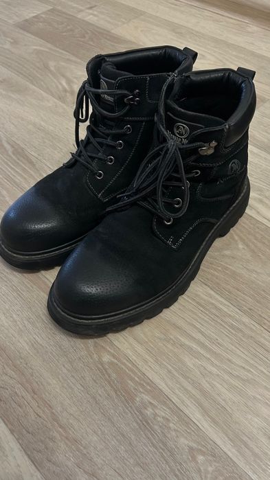 Продам ботинки...