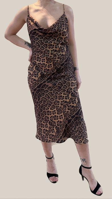 Rochie animal print cu șliț pe o parte