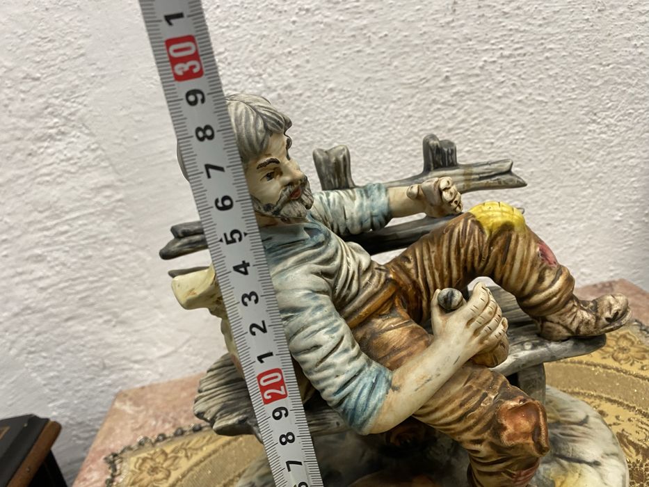 Стара италианска фигура от порцелан каподимонте