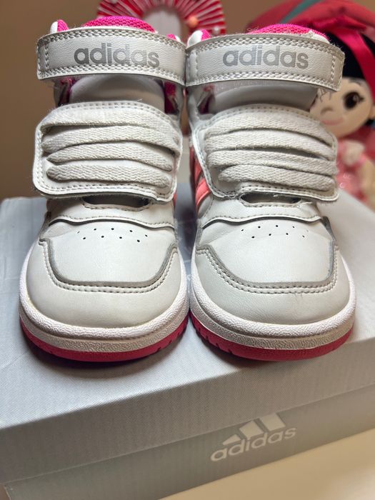 Обувки за момичета