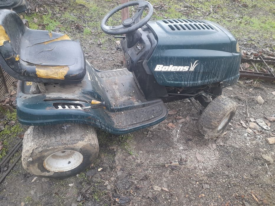 Tractoras iarba  bolens