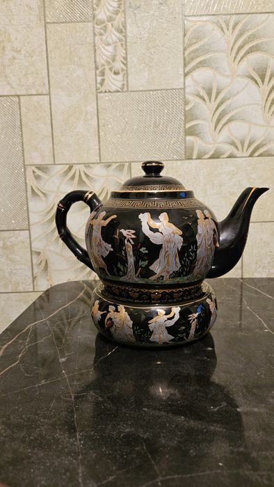 Фарфоровый чайник