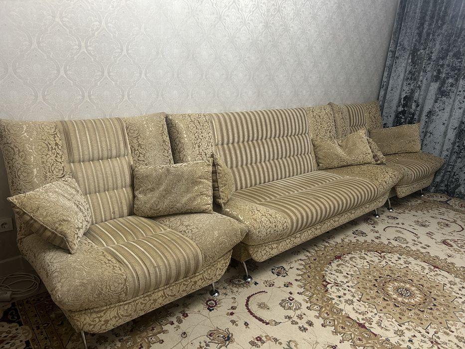 Продаю диван с креслами