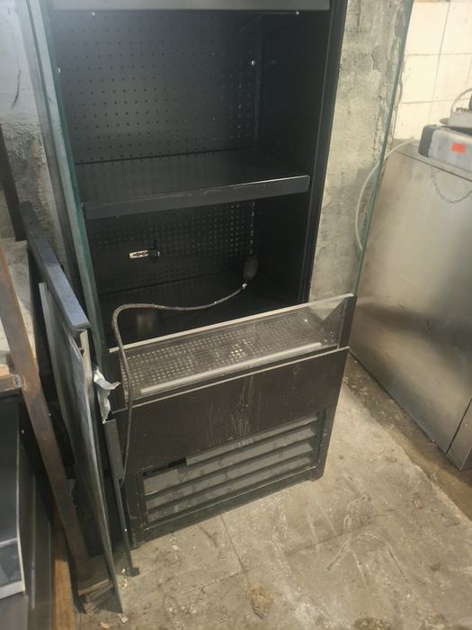Хладилна витрина крайстенна отворена