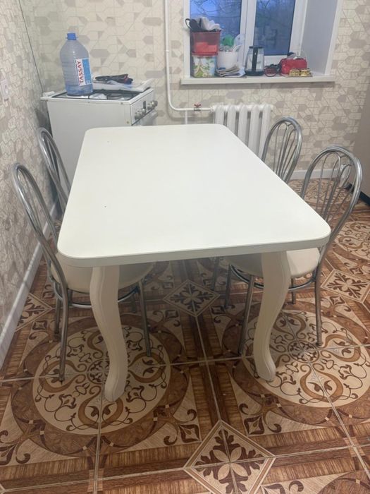 Кухонный стол со стульями