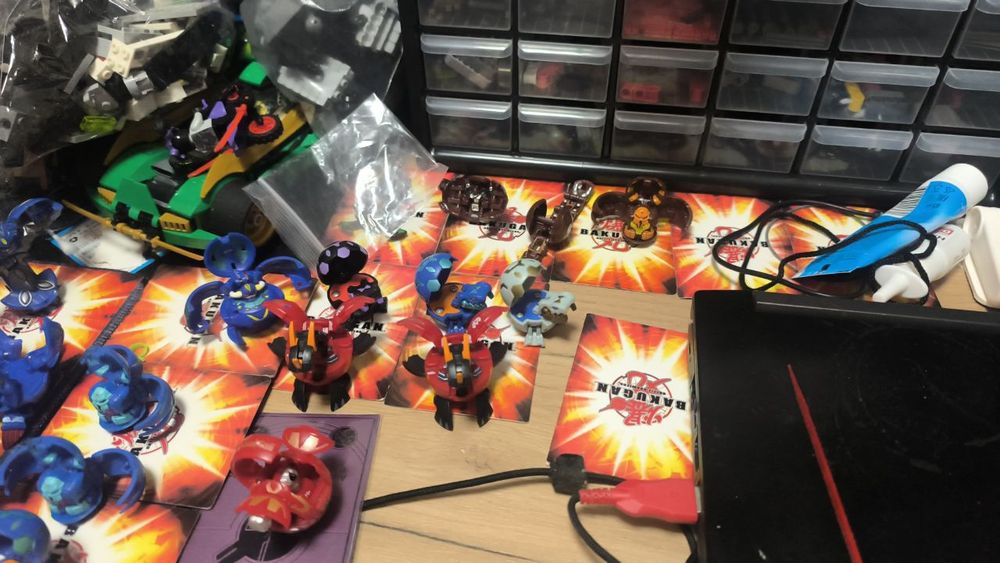 Продаю бакуган оригинал