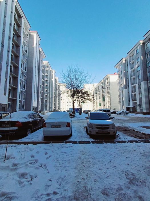 Nurafshon place da 1 xonali uy tez va arzon sotiladi