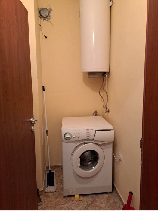 Продавам двустаен м ж.к. Сторгозия