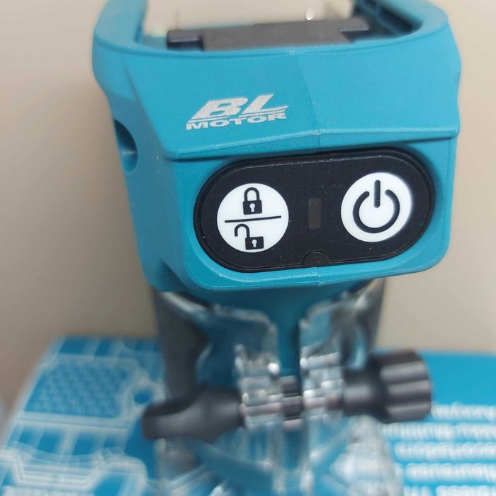 ПРОМОЦИЯ.Акумулаторна фреза MAKITA DRT52Z