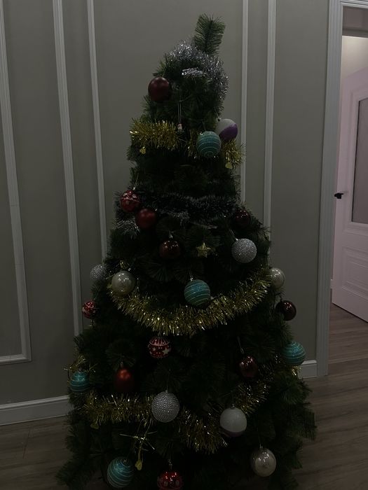 новогодняя елка, без украшений