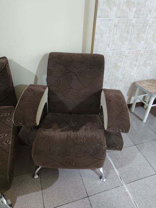 Диван с креслами в хорошем состоянии