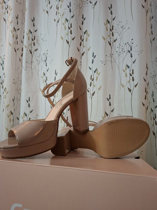 Sandale Nude Elegante