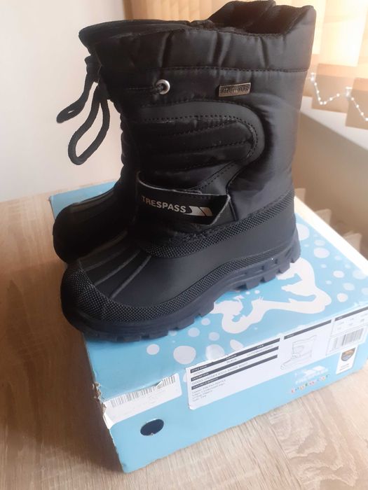 Trespass -  Детски черни апрески - 28 номер