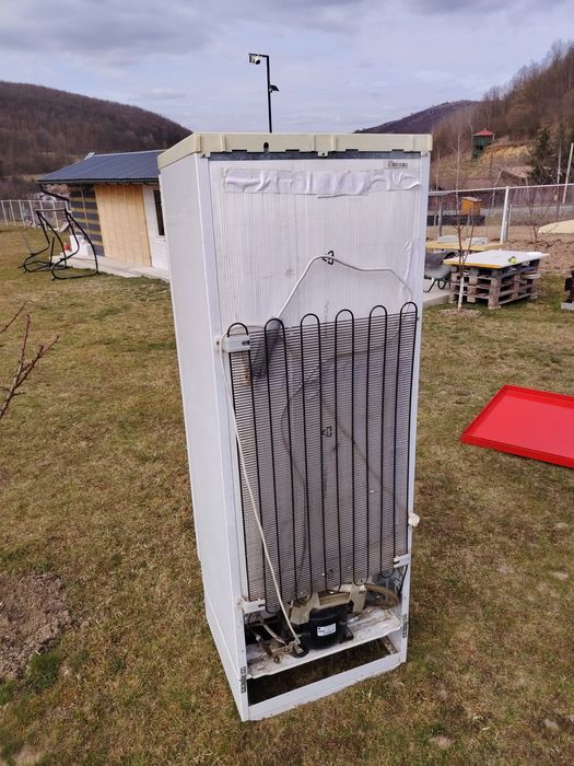 Vând vitrina frigorifica