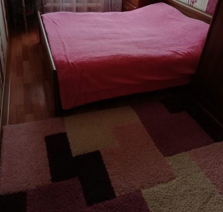 Продам ковер в хорошем состоянии
