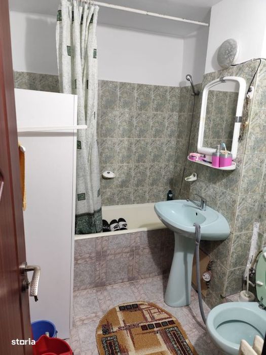 Apartament 4 camere, etaj 1, Craiovita Noua