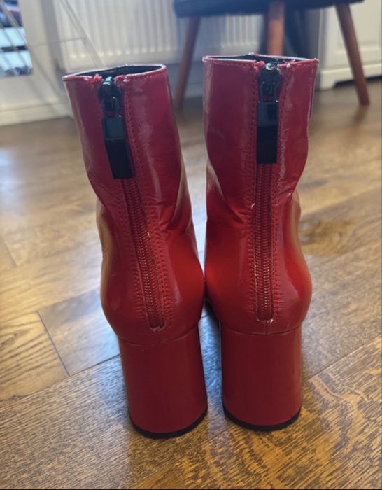Botine Bershka ca noi