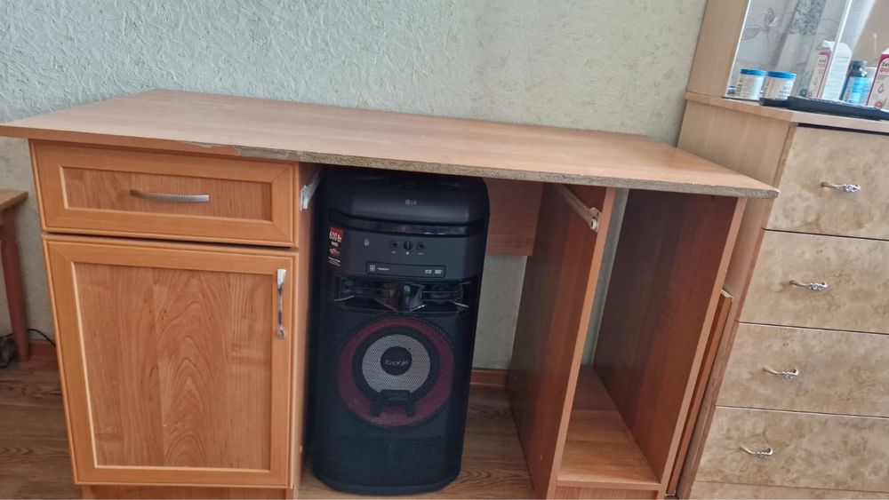 Продается компьютерный стол