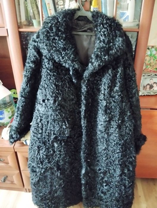Шуба каракулевая с карманами