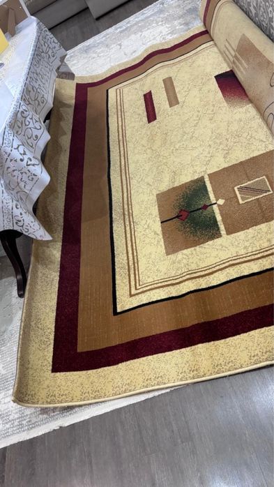 4 люстры и 1 ковер