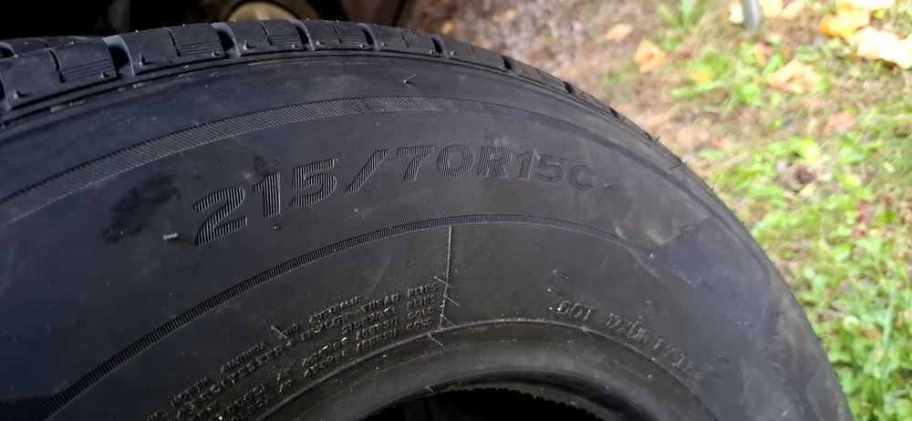 Vand 2 anvelope noi  215/70/15C/109S de vara Laufenn,dot 2025
