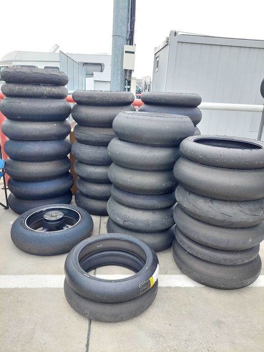 Сликове за мотор гуми за мотор  pirelli superbike,metzeler,dunlop kr,