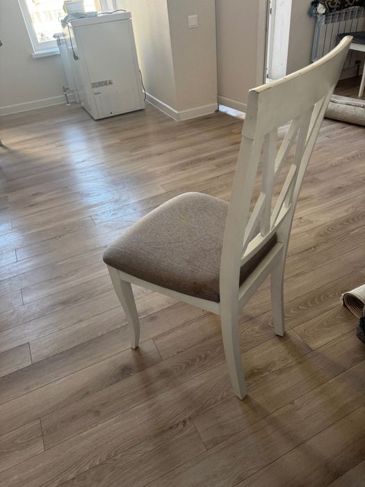 Стол и 6 стульев