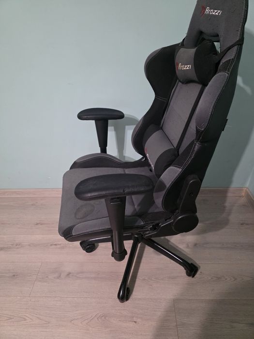 Vand scaun gaming 200ron