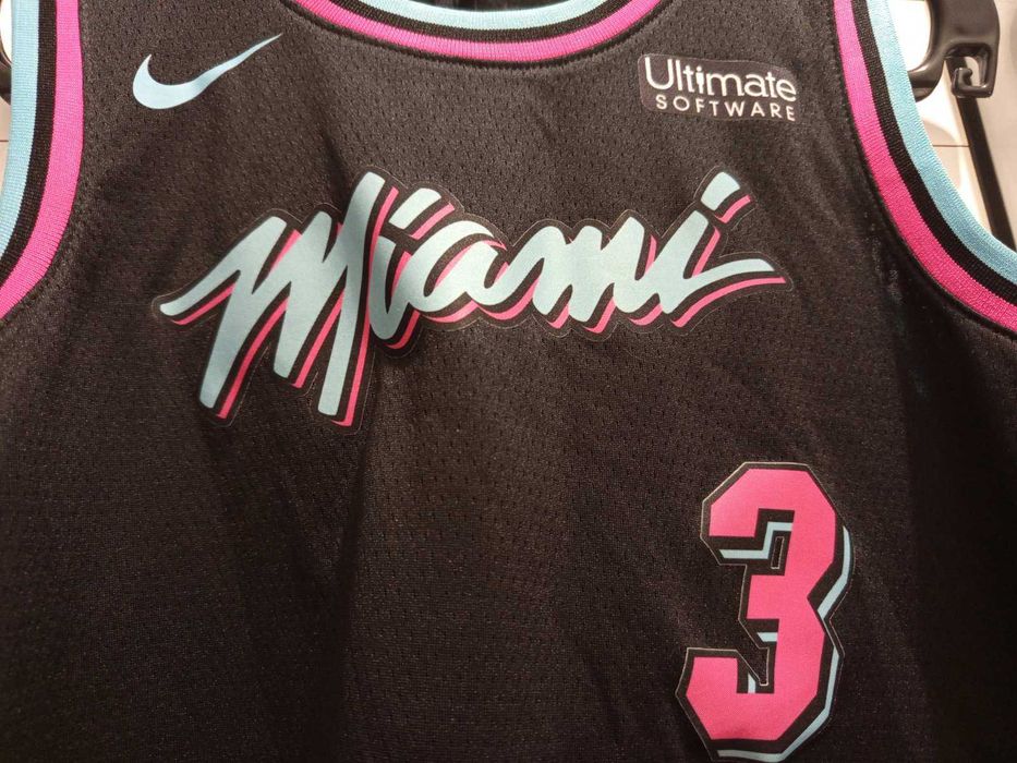 Чисто нов оригинален потник на Miami Heat - Dwyane Wade
