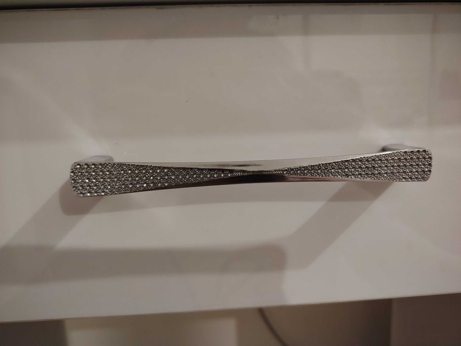 Продам столик туалетный