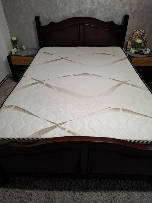 Vând pat din lemn 2 persoane cu saltea utilizat