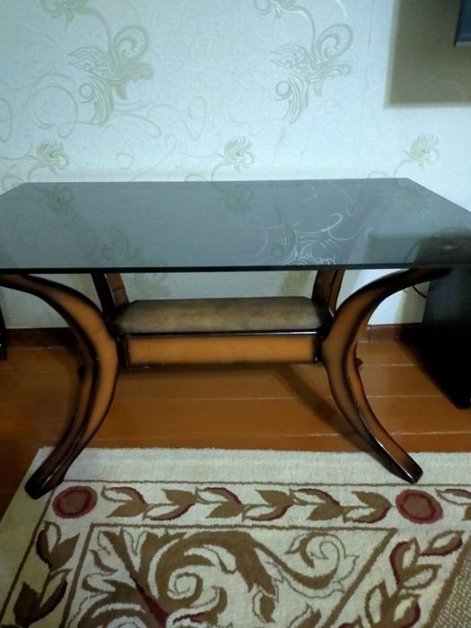 СРОЧНО. Продам стеклянный журнальный столик