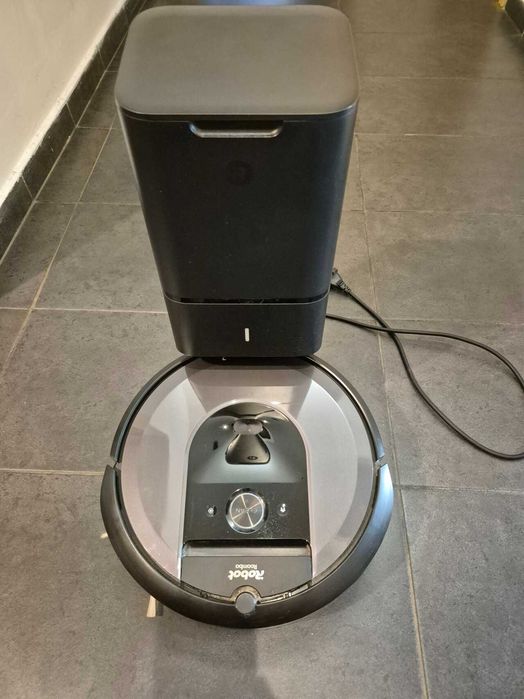iRobot Roomba i7 cu stație de descărcare