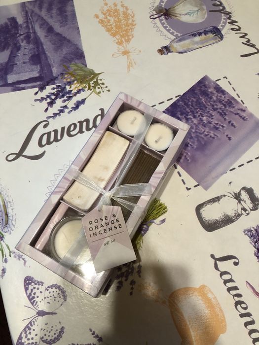 Подаръчен комплект ароматни свещи