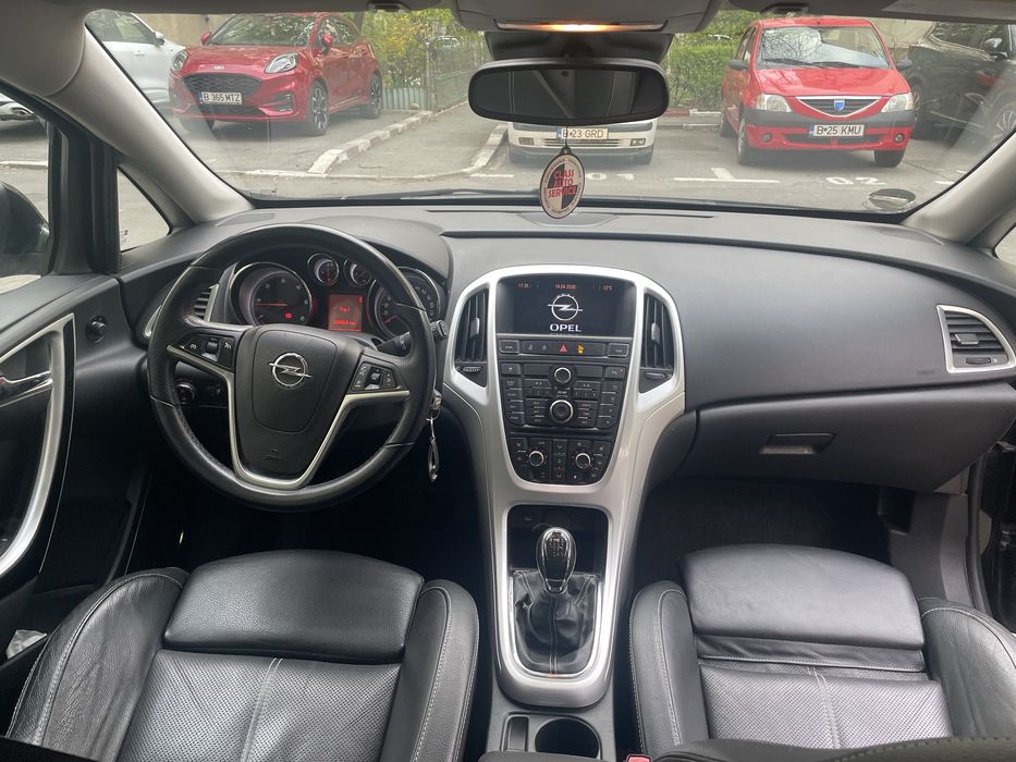 Opel Astra J 2010 1.7 cdti. 110 CP. Xenon adaptiv. Jante 18