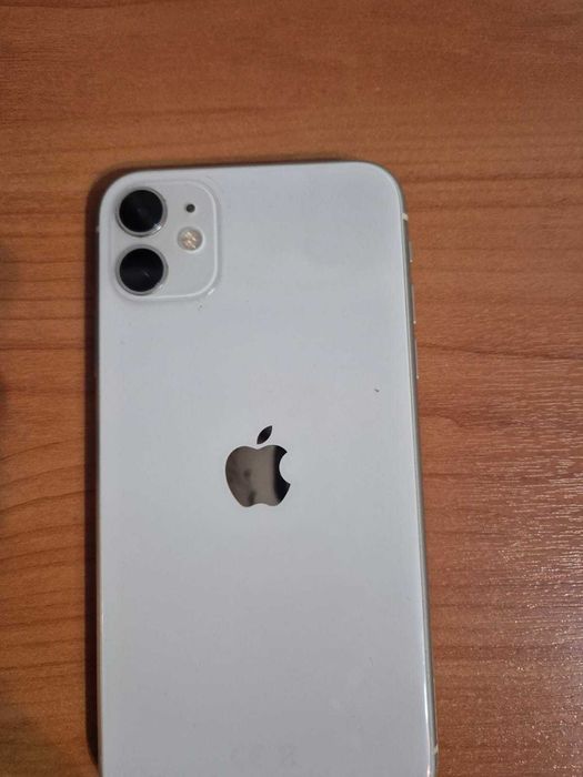 продам iPhone 11