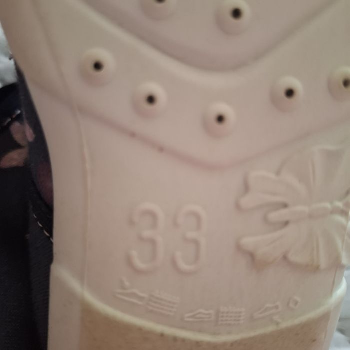 Пантофи за момиче на Колев  и Колев