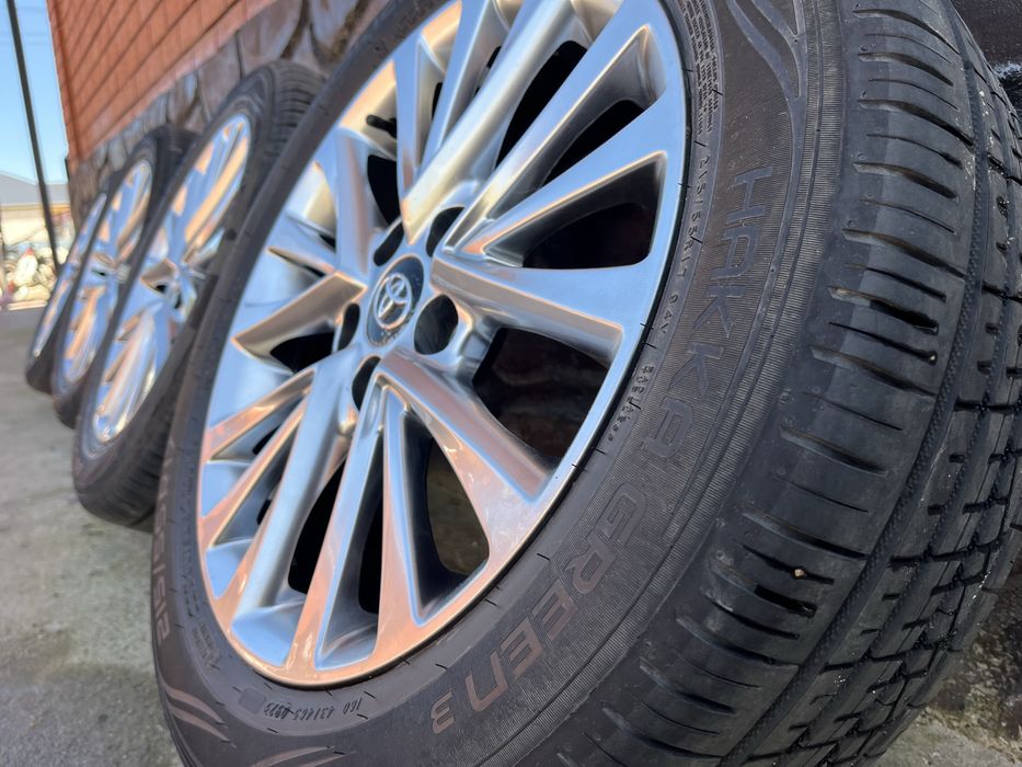 Продам комплект летних колес на Camry