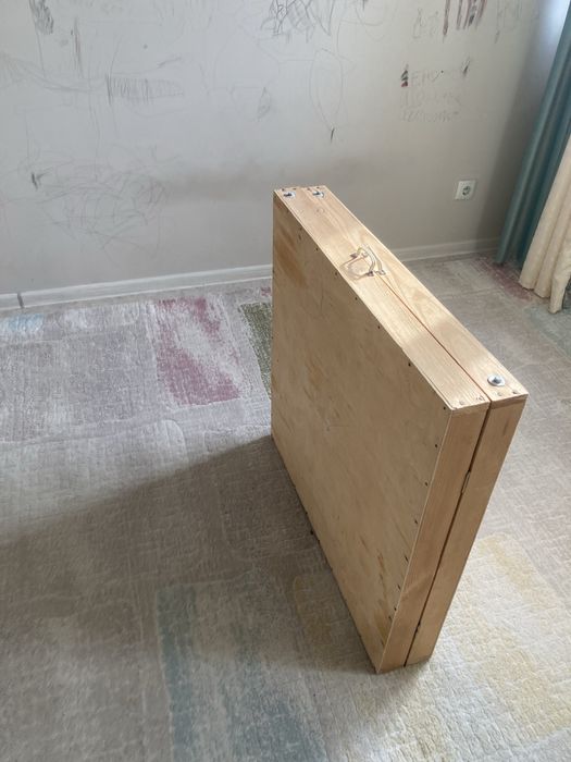Стол низкий продам 2 шт.