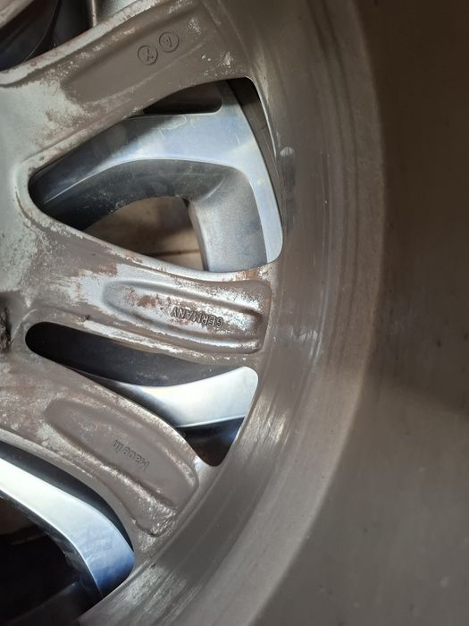 Vând 4 jante echipate cuanvelope M +S 225/50R17  98V cu protecție la jante