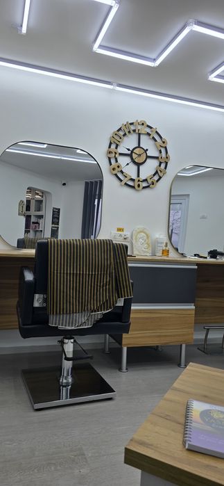 Închiriez scaun frizerie