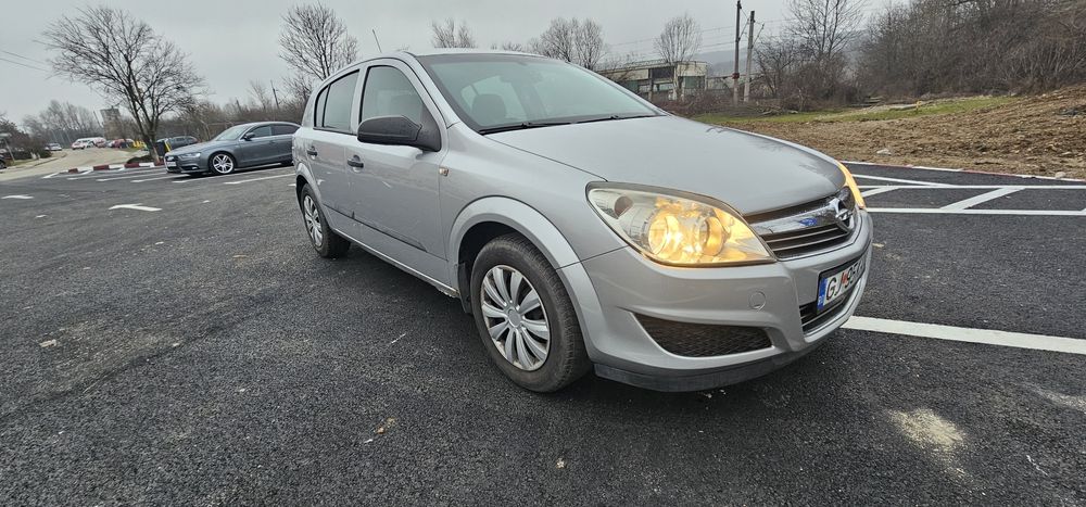 Vând Opel Astra H  2010