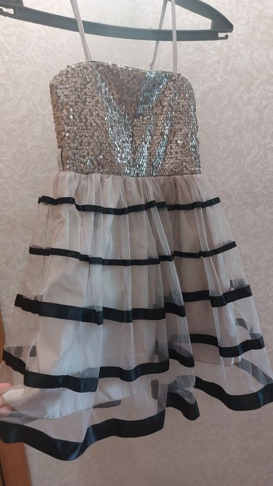 Нарядное платье на выпускной в сад